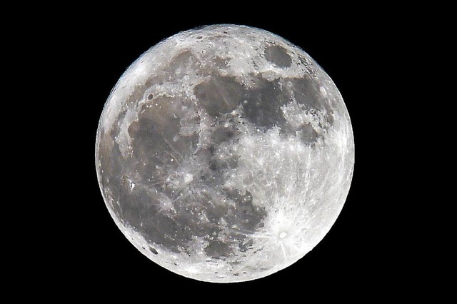 Der Mond. Fr einige Hochschwarzwlder spielt er eine wichtige Rolle.  | Foto: AFP
