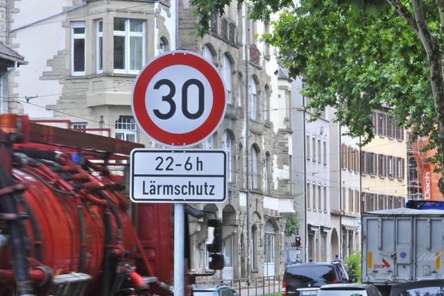 Einige Fraktionen wollen auch tagsber Tempo 30 in Freiburg