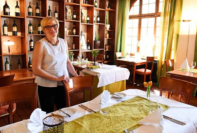 Karola Isele in der Gaststube der Eichhalde   | Foto: Rita Eggstein