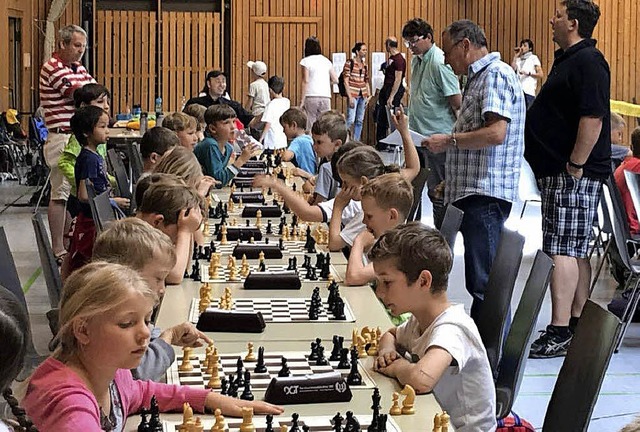 Konzentriert ging es beim Jugendturnie...Stadthalle an den Brettern zur Sache.   | Foto: privat