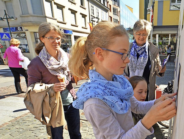 In der zweiten Beteiligungsphase  bei ...ine Klebeaktion auf dem Senser Platz.   | Foto: Barbara Ruda