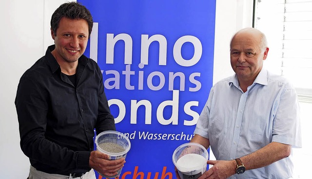 Richard Tuth (links) und Martin Maier  prsentieren die Aero Balls.  | Foto: Badenova