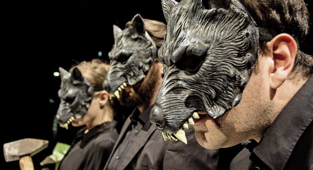 In Wolfsmasken: Szene aus &#8222;Seppuku oder der Steppenwolf-Effekt&#8220;  | Foto: PRO