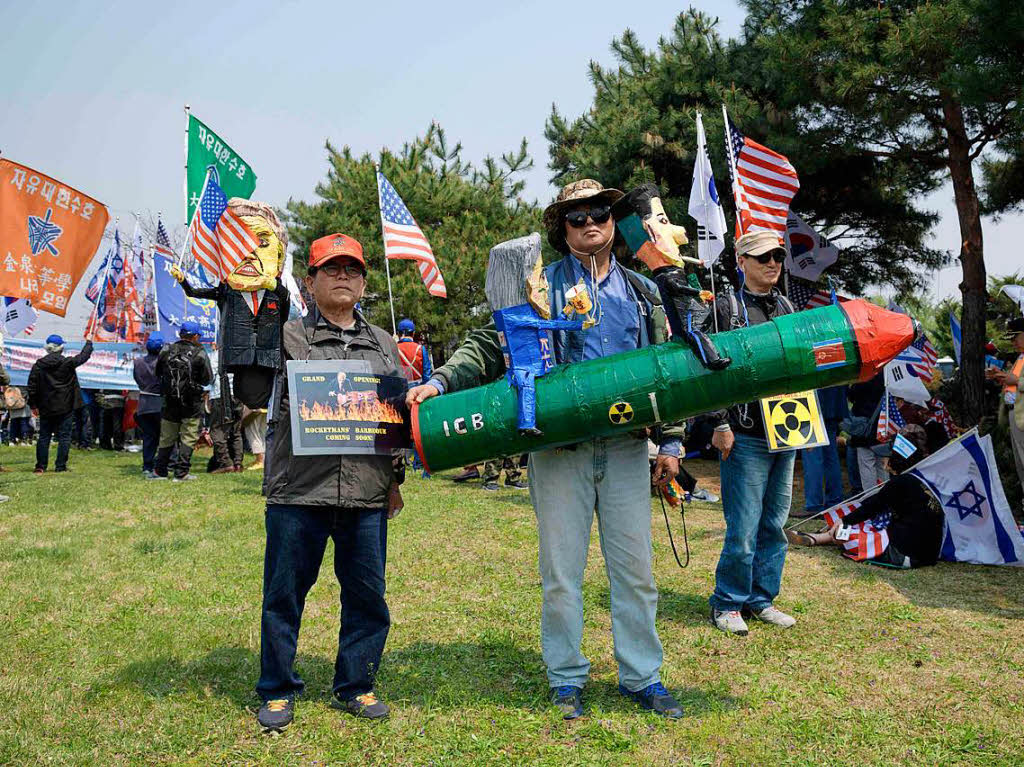 Anti-Nordkorea-Aktivisten demonstrierten in der Nhe des Treffens