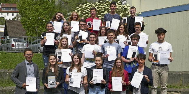 Erfolgreich am Landeswettbewerb waren ...er und Lehrerin Christine Hirschbeck.   | Foto: Angela Bhrer