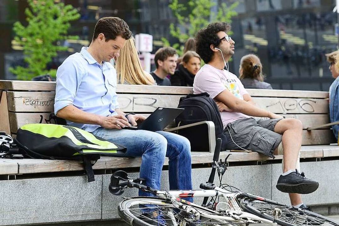Der Platz in der Innenstadt ist fr Fr...ein wichtiger Aufenthaltsort geworden.  | Foto: Ingo Schneider