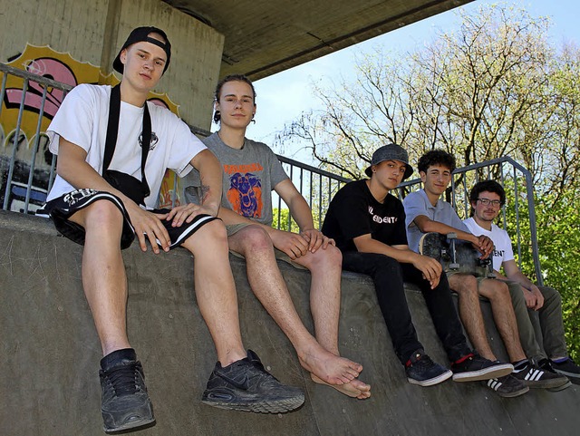 Sie wollen, dass der Skateplatz unter ...rkan zyildirim und Sebastian Burer.   | Foto: Guy Simon