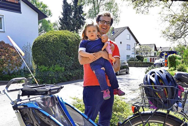 Hauke Bestmann und seine zweijhrige Tochter Marietta  | Foto: Michael Bamberger