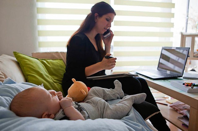 Ein Baby kann den Blick auf den Job ve...ben oder eine andere Arbeit zu machen.  | Foto: dpa-tmn