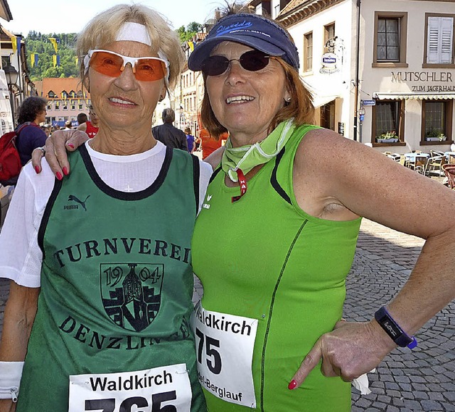 Olivia Spiegelhalter (rechts) aus Marc...ern beim Kandelberglauf an den Start.   | Foto:  tja