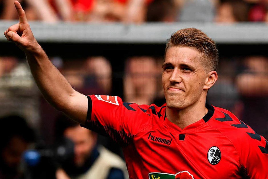 Doppeltorschütze und Matchwinner gegen den 1. FC Köln: Nils Petersen. Auch Dank seiner zwei Treffer gewinnen die Freiburger knapp mit 3:2 gegen den FC. (Foto: dpa) Doppeltorschütze und Matchwinner gegen den 1. FC Köln: Nils Petersen. Auch Dank seiner zwei Treffer gewinnen die Freiburger knapp mit 3:2 gegen den FC. (Foto: dpa)