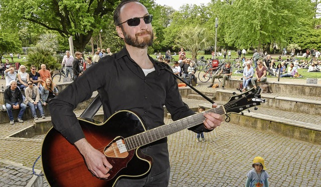 Richy B. Goode rockt  im Stadtgarten  ... Sick-Arena.  Foto: Winfried Rothermel  | Foto: Winfried Rothermel