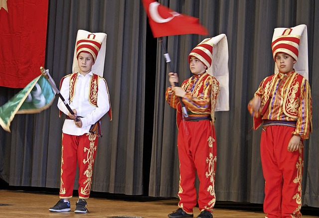 Die Mehter Tanzgruppe gestaltete das P...ndertag im Bad Sckinger Kursaal mit.   | Foto: Maria Schlageter