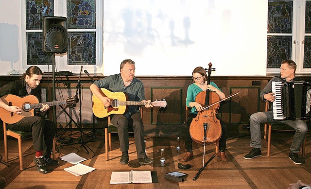 Die Bremer Gruppe &#8222;Grenzgnger&#...ch (Cello) und Felix Kroll (Akkordeon)  | Foto: Aloisa Zell