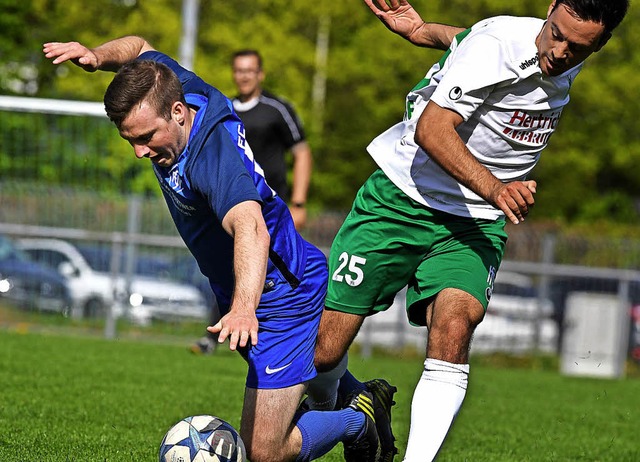 Der FC Neustadt, hier Ralf Schubnell (...r FV. Punkte dafr gab es aber nicht.   | Foto: W. Scheu