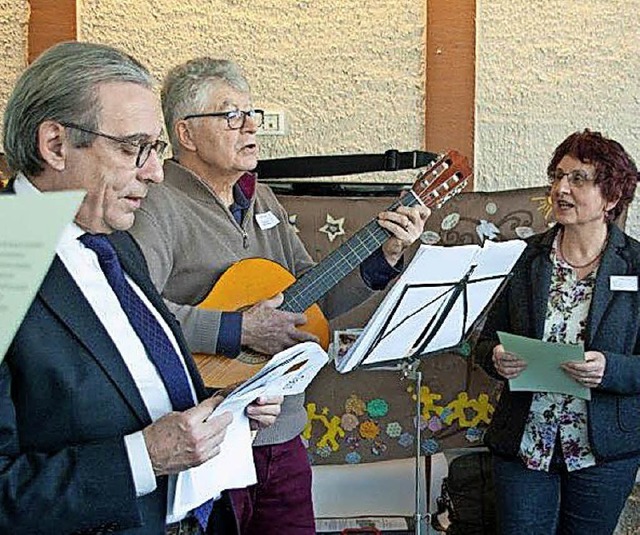 Singen verbindet, so bei einem Treffen zwischen Freiburgern und Straburgern.   | Foto: Nckles