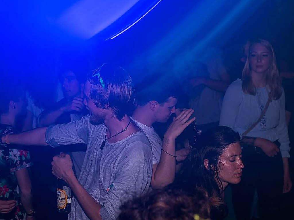 Im Freizeichen wurde am Samstag bei der Bassbltentherapie getanzt. Zu Gast war der Hamburger DJ Patlac, Resident im Berliner Club Watergate.