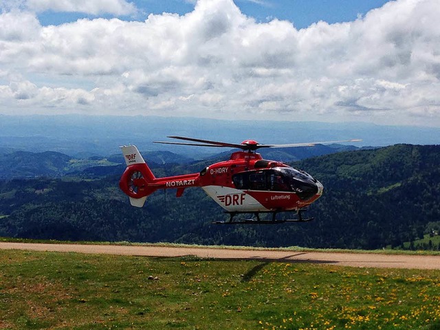 Der Rettungshelikopter flog die Verletzte in die Uniklinik nach Freiburg.  | Foto: Bergwacht Schwarzwald