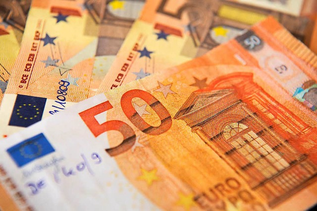 Mehrer Dutzend 50-Euro-Noten waren geflscht.  | Foto: dpa
