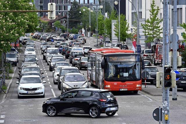 Nach Verkehrskollapsen in Freiburg warnen Einzelhndler vor Andrang am Megasamstag