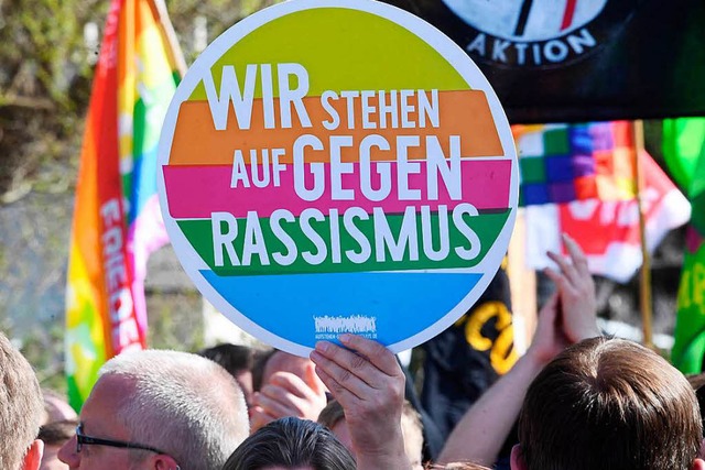 Eine Demonstration gegen Rassismus in ...politischer Lager statt.  (Archivbild)  | Foto: dpa