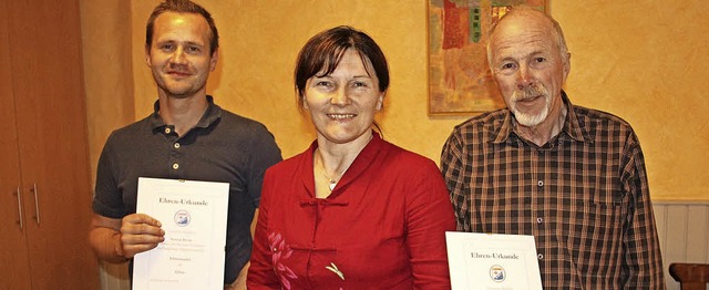 Ausgezeichnet: TSG-Vorsitzende Hella P...ck Weide (links) und Norbert Lehmann.   | Foto: Monika Weber