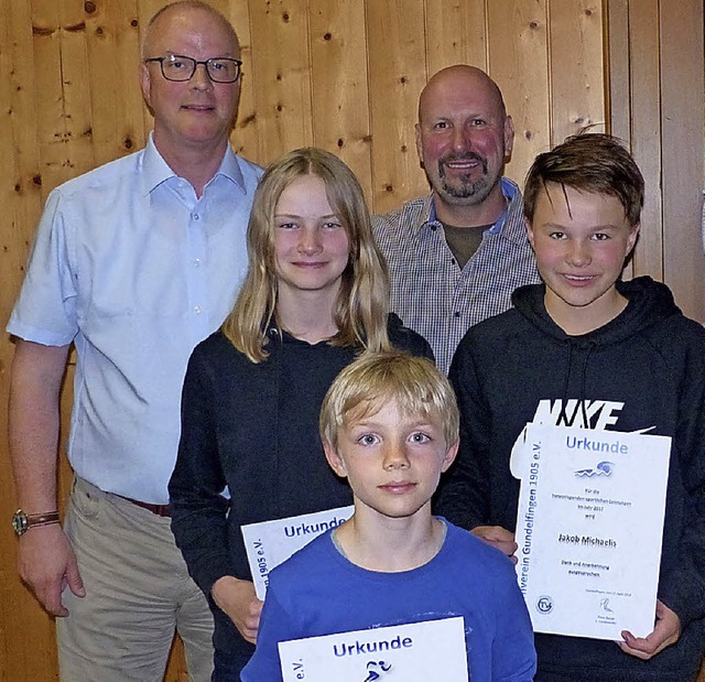 Caroline Waller, Johann Ertle und Jako...lius Waller (links) und  Peter Bauer.   | Foto: bgz