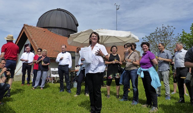 Volkshochschulleiterin Agnes Wrne bli...urck auf die Anfnge der Sternwarte.   | Foto: Bachmann-Goronzy