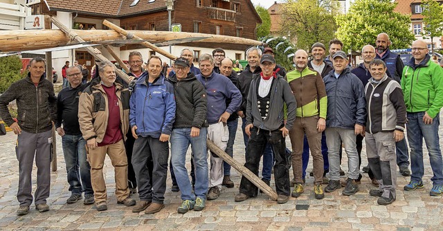 1994 wurde der Brauch des Maibaumstell...as Baumstellerteam erneut  im Einsatz.  | Foto: Wilfried Dieckmann