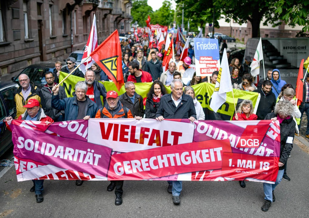 Rund 1000 Demonstranten Bei Der Kundgebung Zum 1. Mai In Freiburg ...