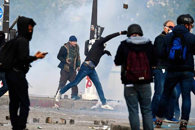 Hunderte Vermummte randalieren bei Pariser Mai-Demonstration