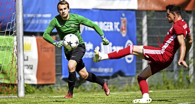 Dem Freiburger Marco Senftleber geling...n das Gegentor nicht mehr verhindern.   | Foto: Patrick Seeger