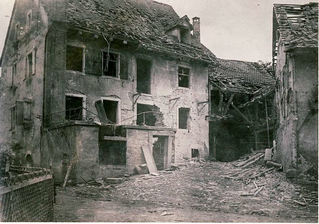 Das Haus der Familie Mller nach dem Bombenangriff   | Foto: Repro: Scheer