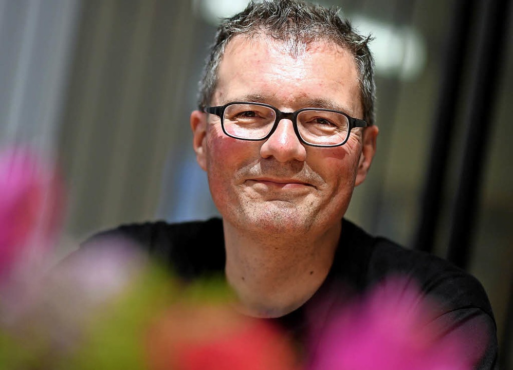 Lars Hattwig hat gut Lachen, er muss d...n, um finanziell berleben zu knnen.   | Foto: dpa