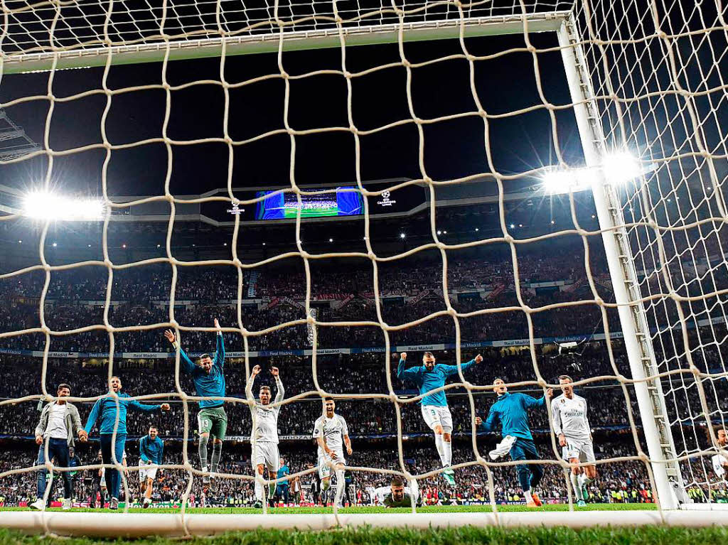 Real Madrids Spielern feiern am Ende des Champions League Halbfinales.