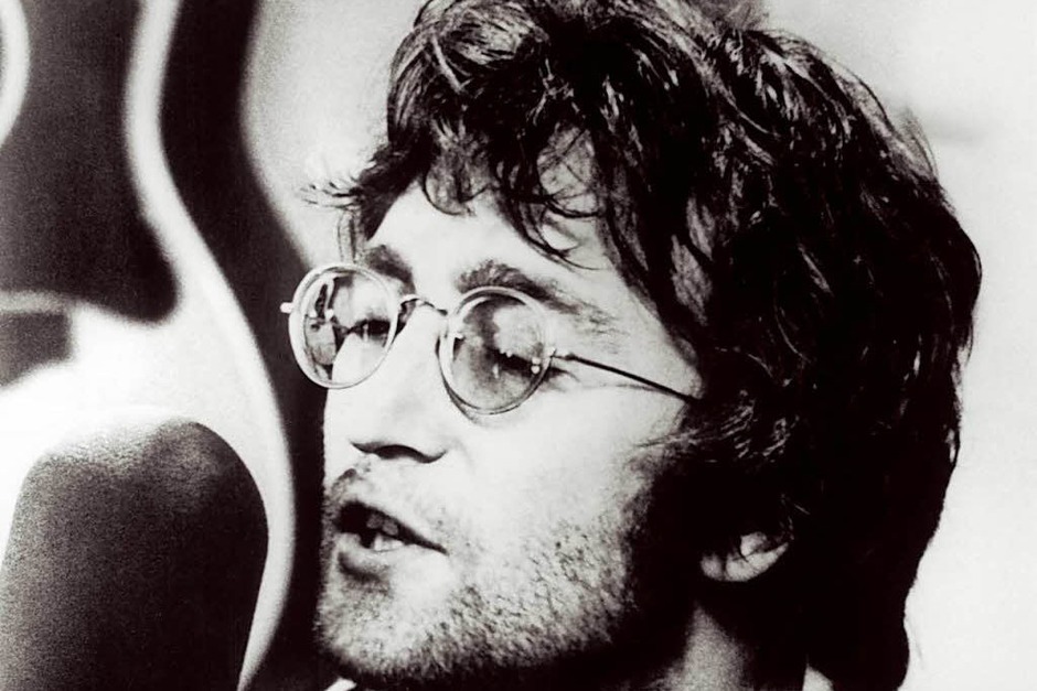 Die Gibson J-160E, die Beatles-Star John Lennon für Aufnahmen der Alben „Please Please Me“ und „With the Beatles“ benutzt haben soll, wurde 2015 für 2,4 Millionen US-Dollar versteigert. (Foto: PR) Die Gibson J-160E, die Beatles-Star John Lennon für Aufnahmen der Alben „Please Please Me“ und „With the Beatles“ benutzt haben soll, wurde 2015 für 2,4 Millionen US-Dollar versteigert. (Foto: PR)
