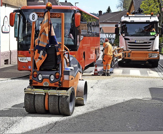 Da geht&#8217;s eng zu, wenn &#8211; w... Instandsetzung der Fahrbahn braucht.   | Foto: Kamera 24