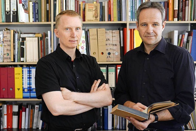 Heiko Wegmann (links) und Bernd-Stefan...ie zu Freiburgs Kolonialismus-Bezgen.  | Foto: Ingo Schneider