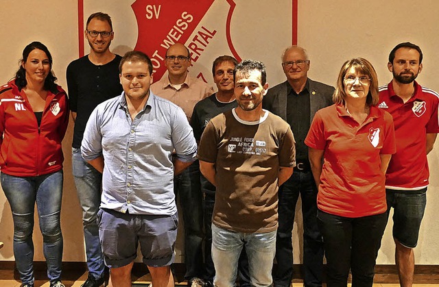 Der neue Vorstand (hinten von links): ...omas Leyser und Thomas Henkel fehlen.   | Foto: Lena Roser