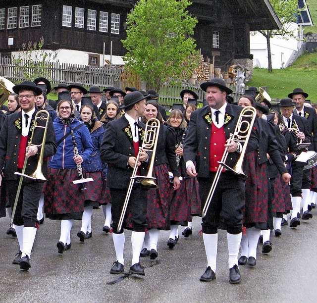 Die Musikverein Bernau und Bernau-Aue...grten den Mai in Bernau musikalisch.  | Foto: Ulrike Spiegelhalter