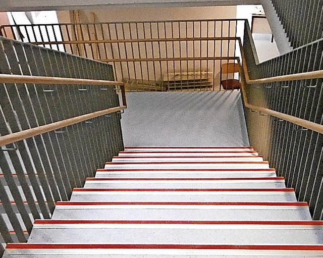 Der neue Bodenleger hat den Treppenumbau in der Alemannenschule abgeschlossen.   | Foto: Gemeinde