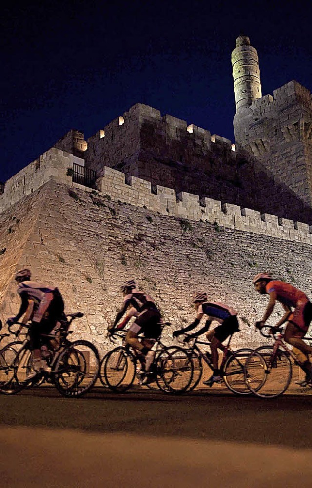 Ein Radrennen in der Jerusalemer  Altstadt   | Foto: dpa/Archiv