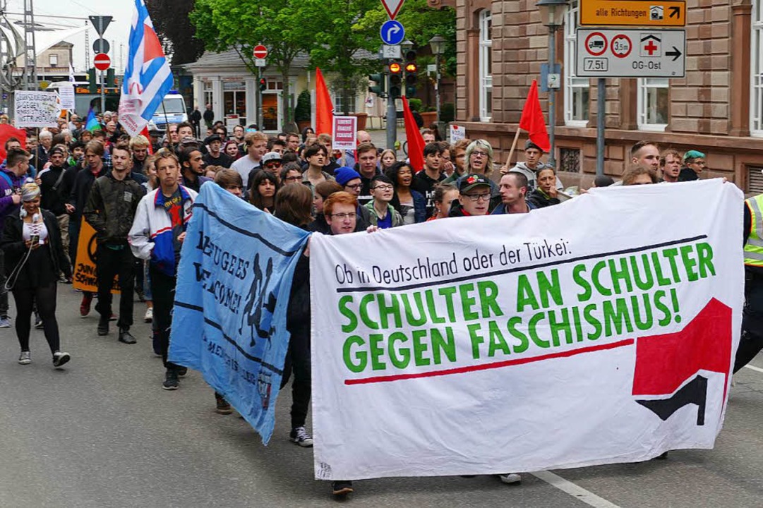 Gegendemo des Bndnisses Austehen gegen Rassismus Offenburg  | Foto: Ralf burgmaier