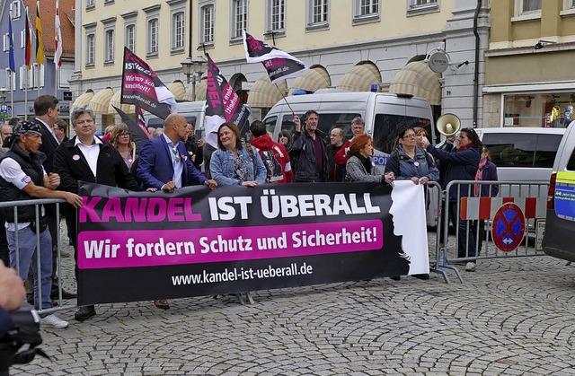 Demo des Vereins  &#8222;Kandel ist b...ses Austehen gegen Rassismus Offenburg  | Foto: Ralf burgmaier