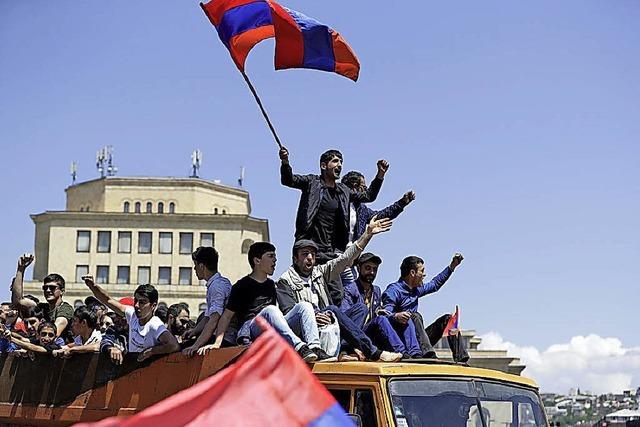 Armeniens Opposition will an die Macht – und legt den Verkehr lahm
