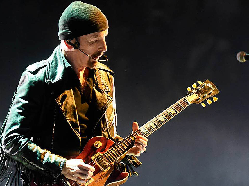 The Edge, Gitarrist von U2 mit einer Gibson