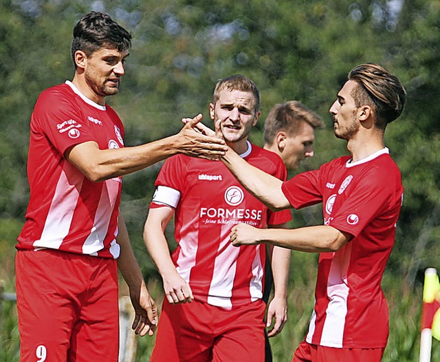 Drei aus der Lffinger Kreativabteilun... Kapitn Peter Beha und Kevin Hoheisel  | Foto: Dieter Reinhard