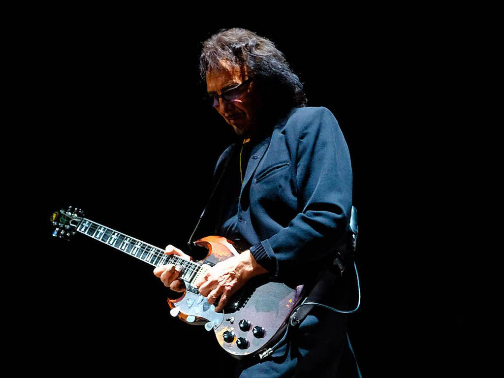 Toni Iommi von Black Sabbath mit der fr ihn typischen SG