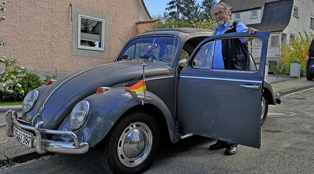 Ein Mann und sein Auto: Dieser VW Kfe...r Baumann seit seinem 18. Geburtstag.   | Foto: Holger Niederberger