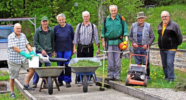 Hartmut Neipp (Dritter von rechts) hat...lz, Walter Scheu und Wolfgang Kpfer.   | Foto: Wolfgang Scheu